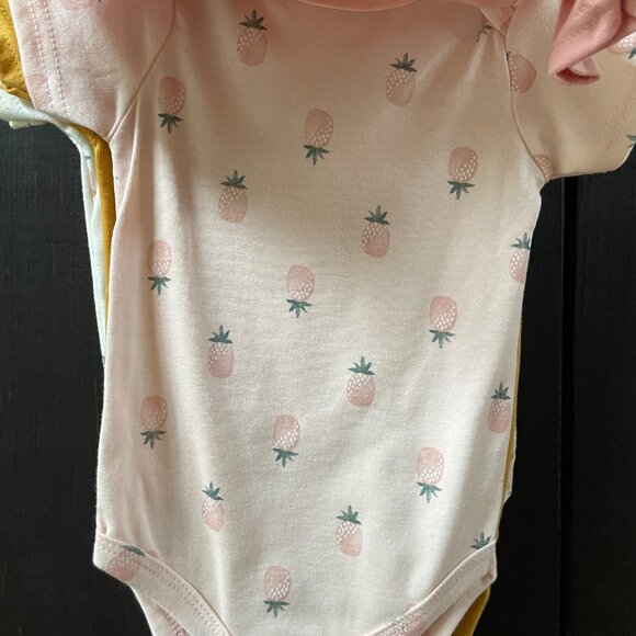 Set of 5 Girls Baby Bodysuits, 3-6m and 6-9m, 5-Pack Rompers, Pink, Strawberries - Picture 4 of 10